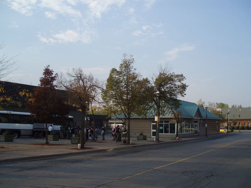 ملف:Niagara falls transit terminal.jpg