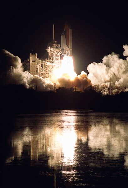 ملف:STS-97 Launch.jpg