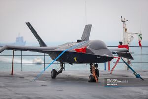 طائرة مسيرة من طراز قاهر 313 على متن حاملة الطائرات الإيرانية الشهيد بهشتي 6 فبراير 2025