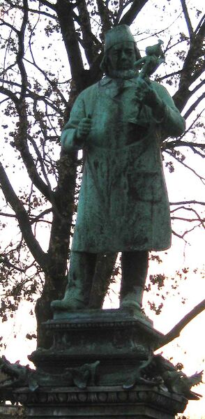 ملف:Burgschmiet Brunnenstatue.JPG