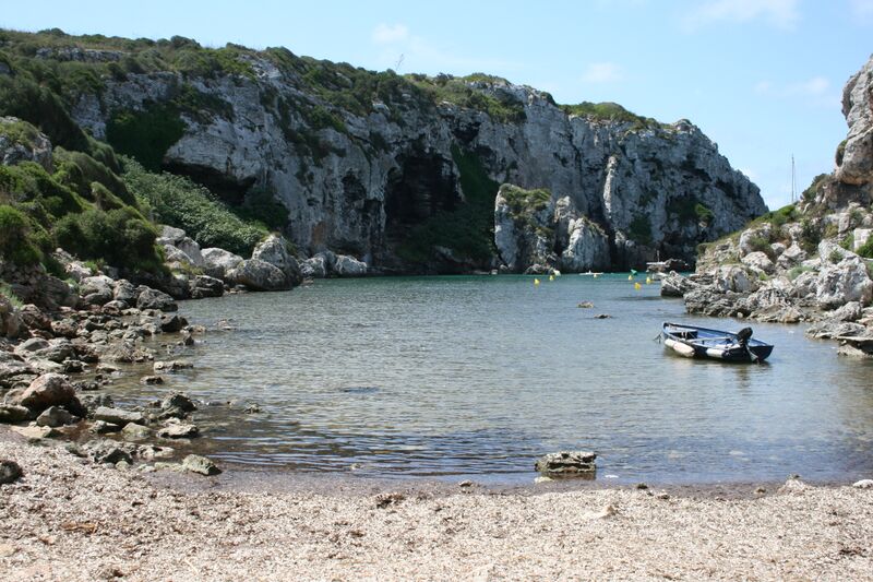 ملف:Calas Coves (Menorca).JPG