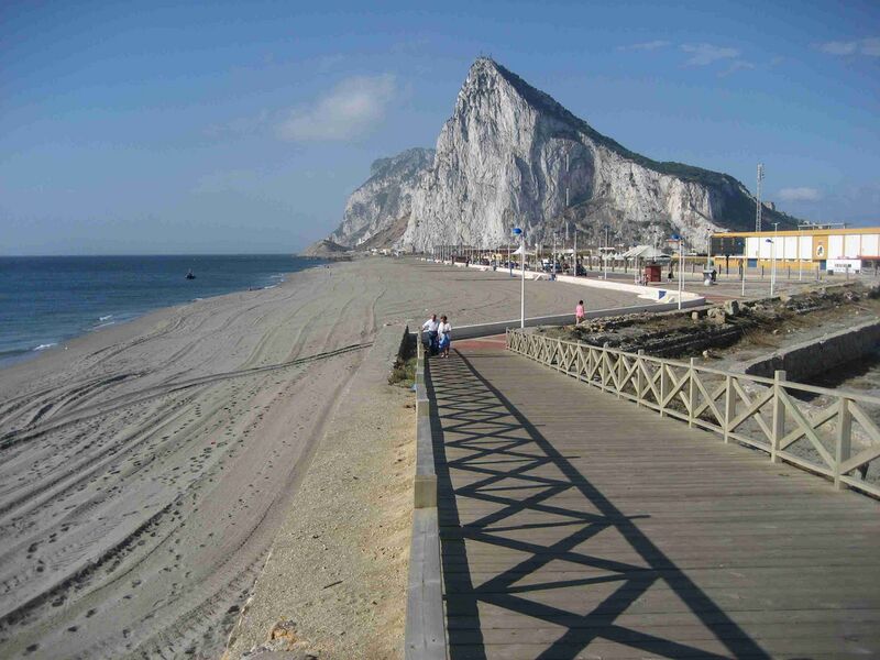 ملف:Gibraltar from La Linea.jpg