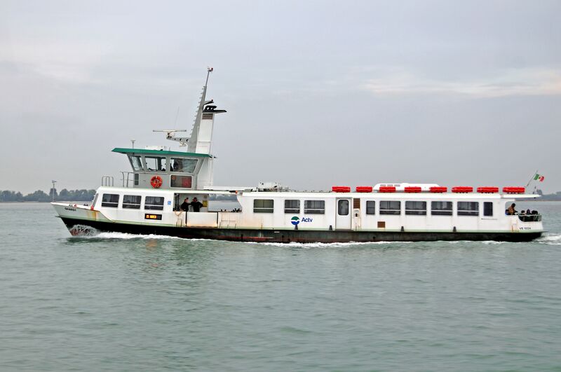 ملف:Italy-1665 - Ferry (5246829377).jpg
