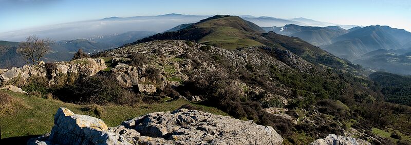 ملف:Sasiburu Atxurietatik.jpg