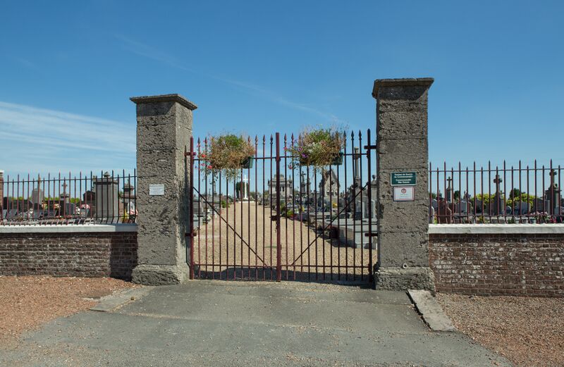 ملف:Aire Communal Cemetery-1.jpg