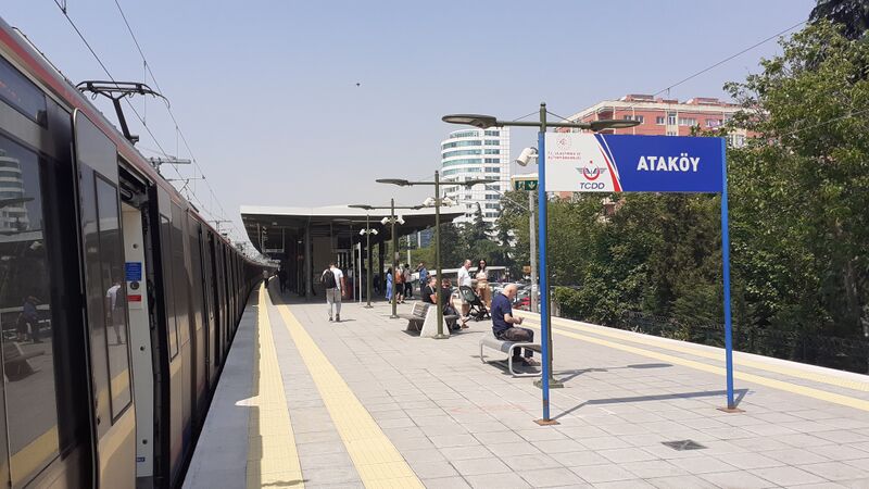 ملف:Ataköy Tren İstasyonu.jpg