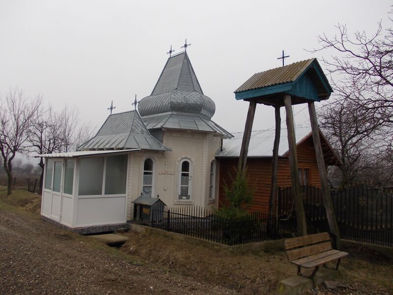 ملف:Biserica Briţcani.jpg