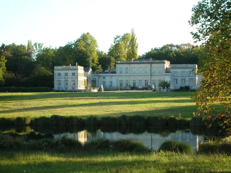 ملف:Chateau Filhot.JPG