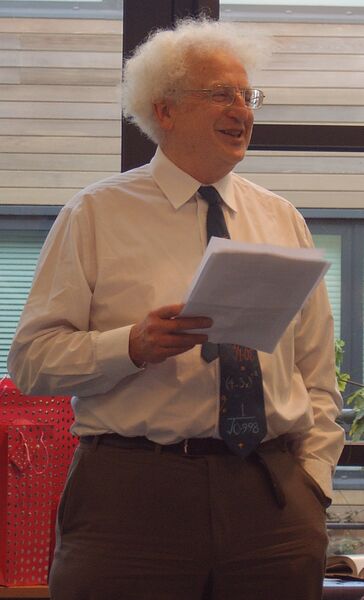 ملف:David Epstein 2009.jpg