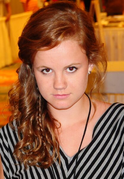 ملف:Mackenzie Lintz 2012 (cropped).jpg