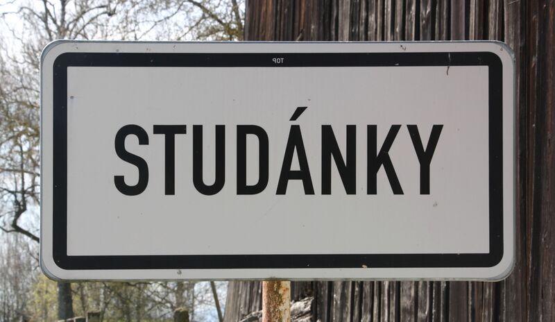 ملف:Všeruby, Studánky, sign.jpg