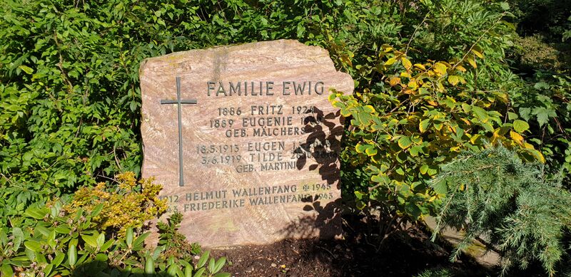 ملف:Grabstein Eugen Ewig.jpg