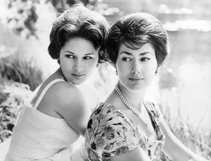 Hanzade Sultan ve kızı Prenses Fazile.webp