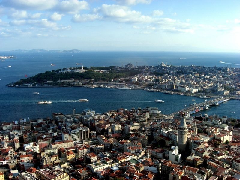 ملف:Istanbul2010.jpg