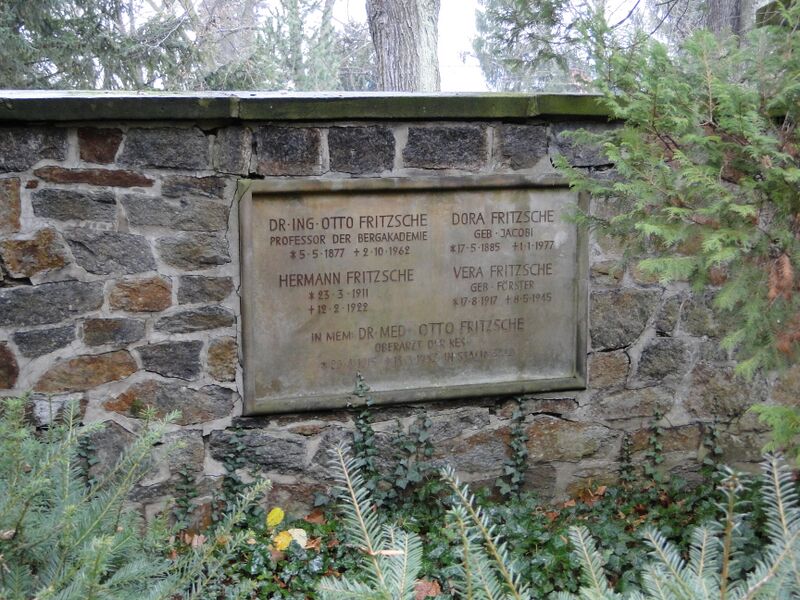 ملف:Otto Fritzsche Grab Freiberg.JPG
