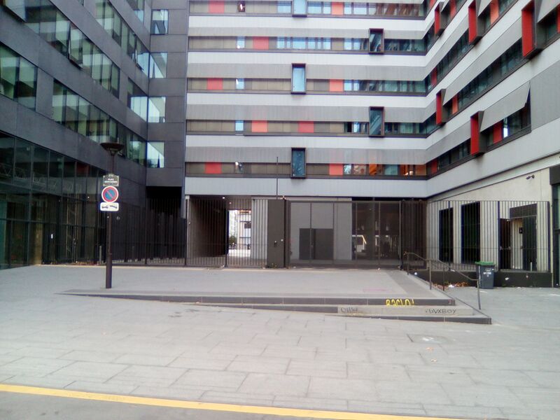 ملف:Place Keith-Haring, Paris.jpg