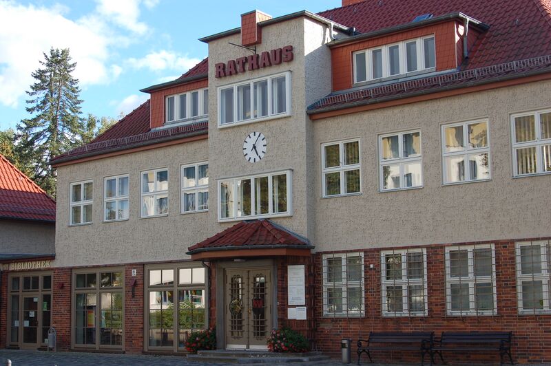 ملف:Rathaus Glienicke.JPG