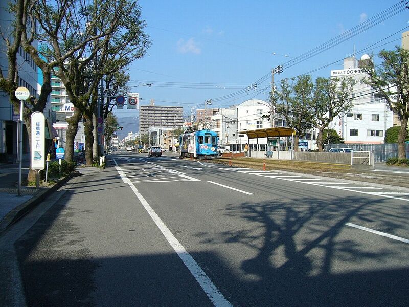 ملف:Sanbashi-dori 1-chome stop.jpg