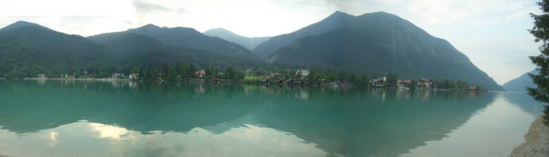 ملف:Walchensee-ortspanorama.jpg