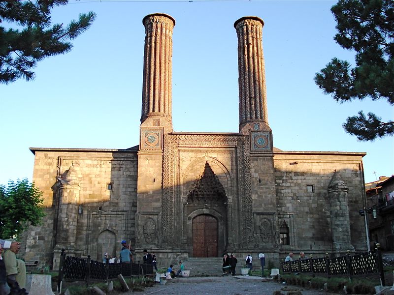 ملف:Çifte Minareli Medrese.JPG