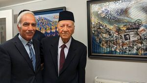 جميل نصيف التكريتي (إلى اليمين)