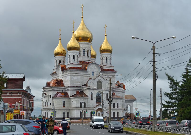 ملف:Arkhangelsk MichaelArchangelCathedral 009 0547.jpg