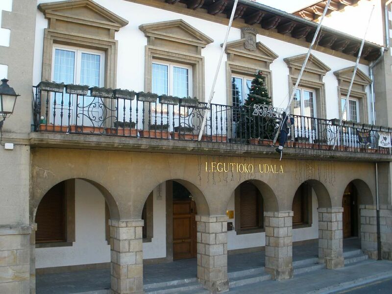 ملف:Legutio - Ayuntamiento.JPG