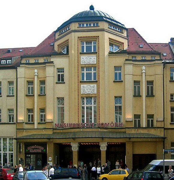 ملف:Leipzig Musikalische Komödie Dreilinden.jpg