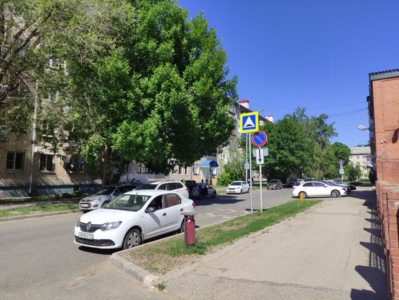 ملف:Stroiteley street 20210527 01.jpg