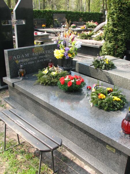 ملف:Adam Łopatka grób.JPG