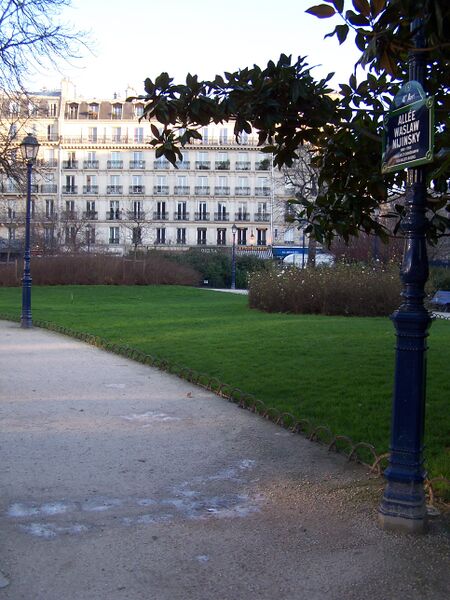 ملف:Allée Waslaw-Nijinski.JPG