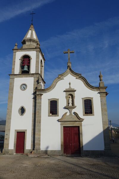 ملف:Igreja de Carrazedo.jpg
