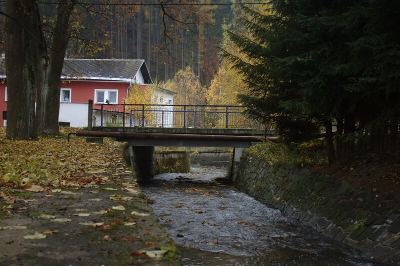 ملف:Komora, potok.jpg