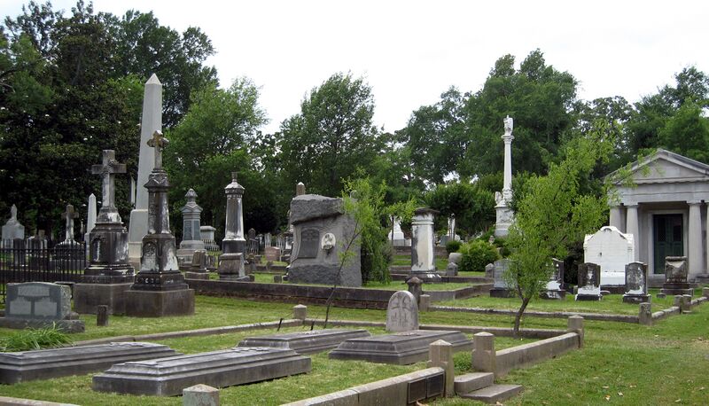 ملف:Mount Holly Cemetery 1.jpg