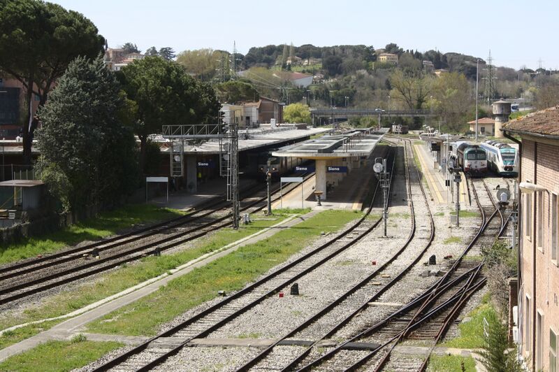 ملف:SienaStazione4.jpg
