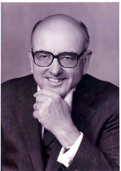 ملف:Earl Low Res.jpg