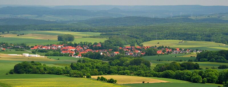 ملف:Jühnde vom Gaußturm.jpg