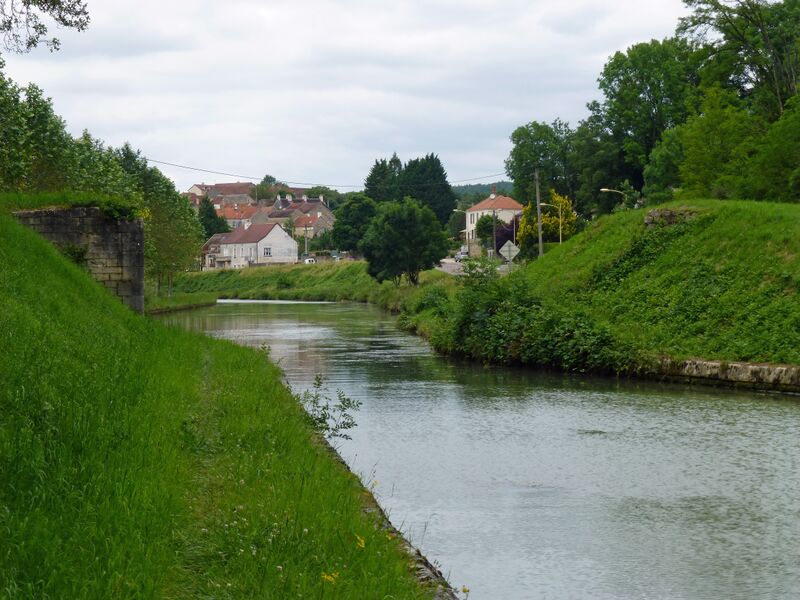 ملف:Buffon-Canal de Bourgogne (1).jpg