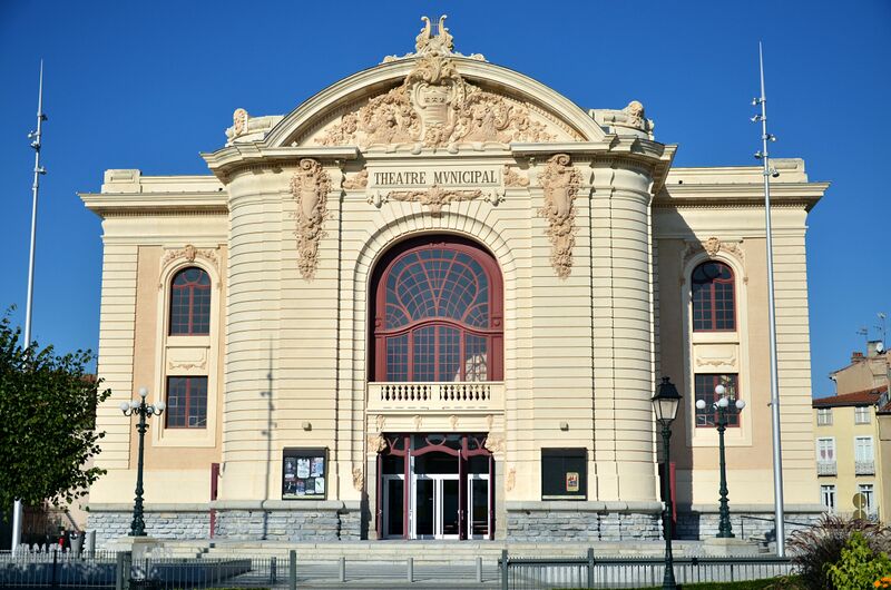 ملف:Castres Theatre 2.jpg