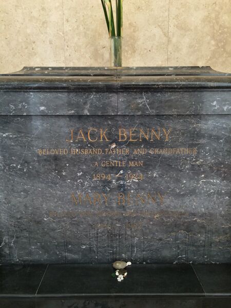 ملف:Jack Benny Grave.JPG