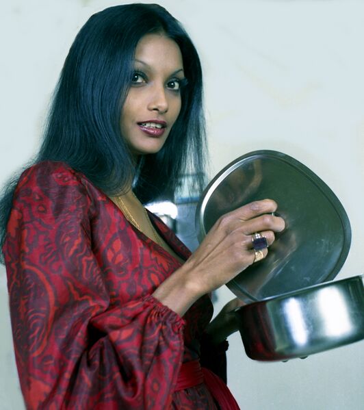 ملف:Shakira Caine Allan Warren.jpg