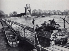 US Army crossing the Rhine on heavy ponton bridge at Worms, March, 1945.png