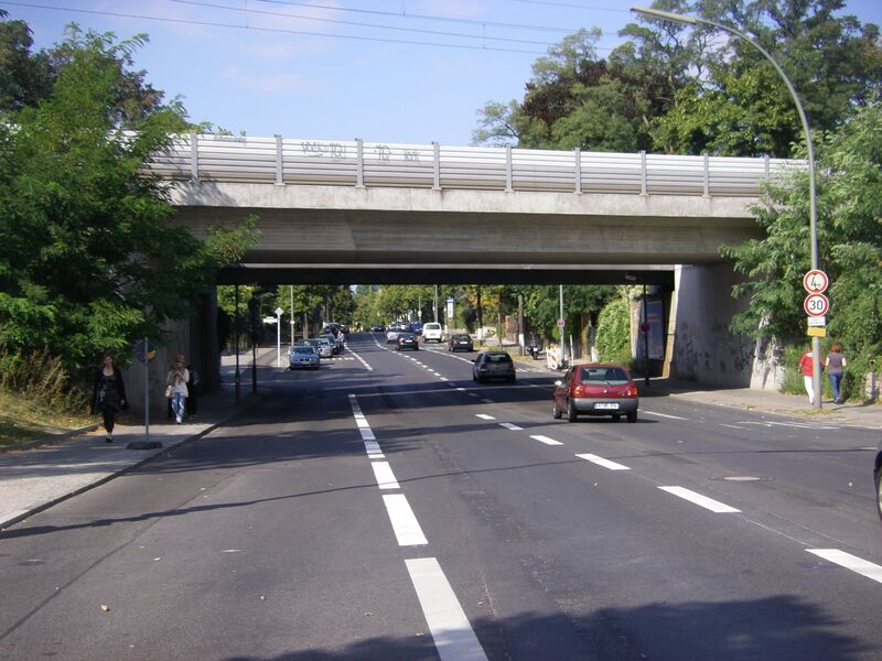 ملف:Berlin-Lankwitz Leonorenstraße.JPG