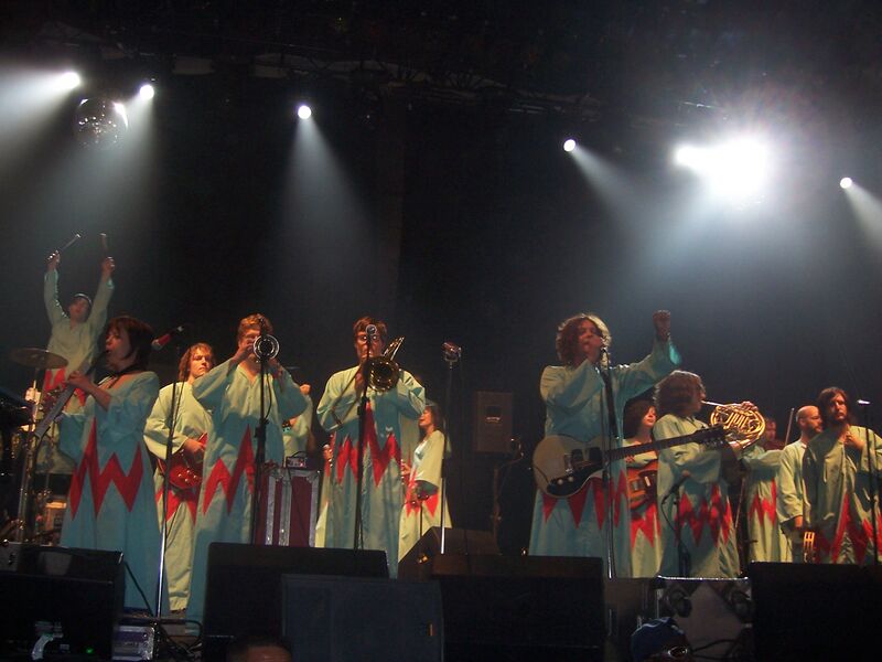 ملف:Polyphonic Spree.jpg