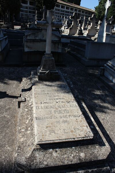 ملف:Sepultura de Lucas Mallada.JPG