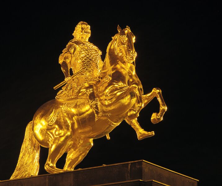 ملف:Dresden-GoldReiter-night.jpg