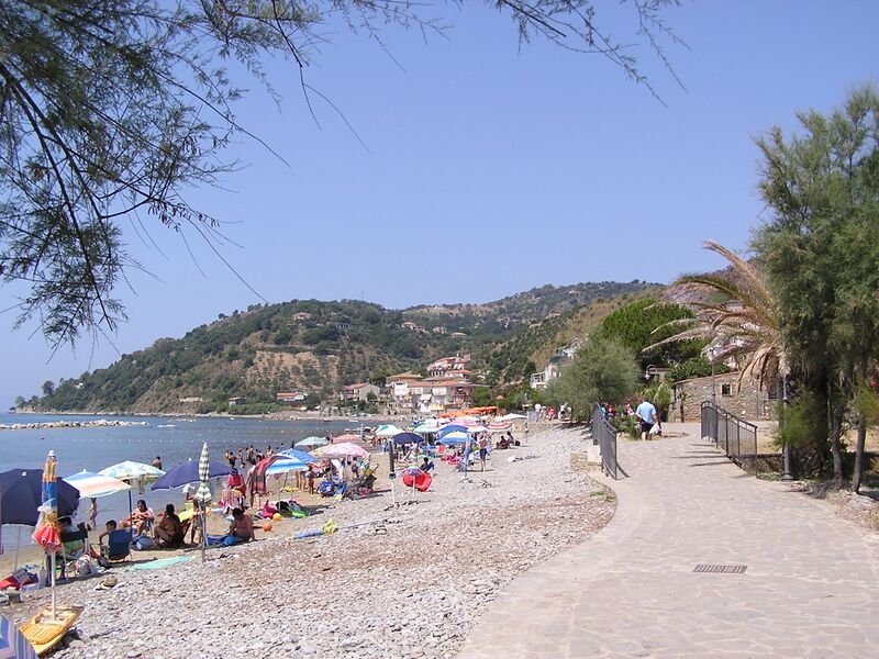 ملف:Litorale di Pioppi.JPG