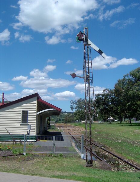 ملف:Lowood railway station.jpg
