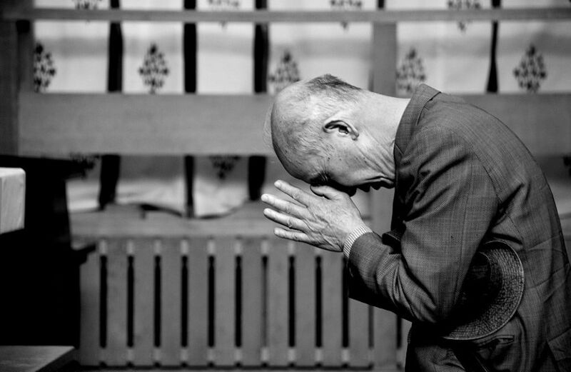 ملف:Shintō prayer.jpg