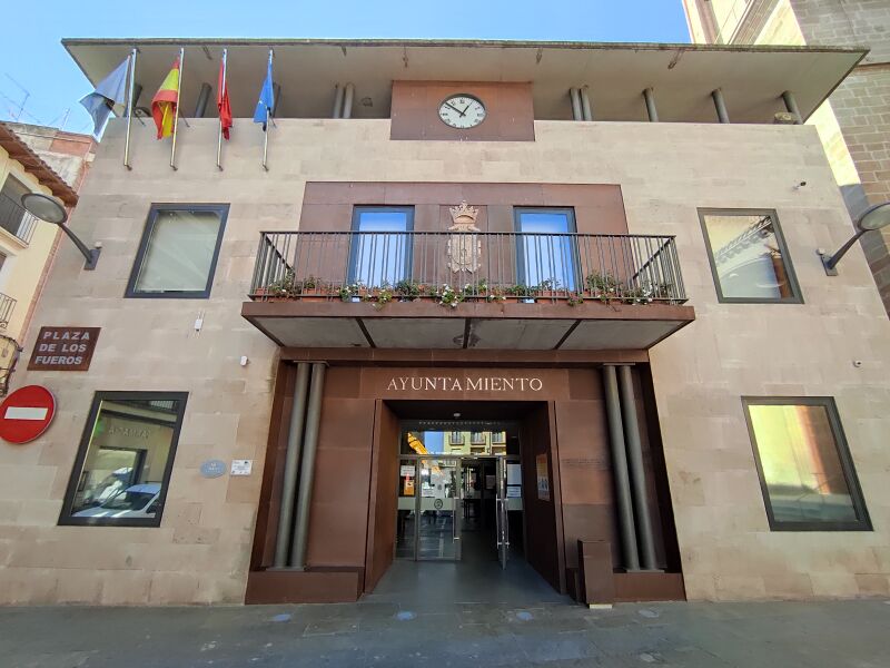 ملف:Ayuntamiento de Cascante.jpg